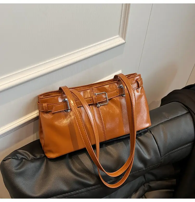 Women's Vintage Leather Shoulder Bag Large Capacity 2024 — feature 23