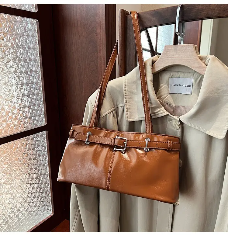 Women's Vintage Leather Shoulder Bag Large Capacity 2024 — feature 24