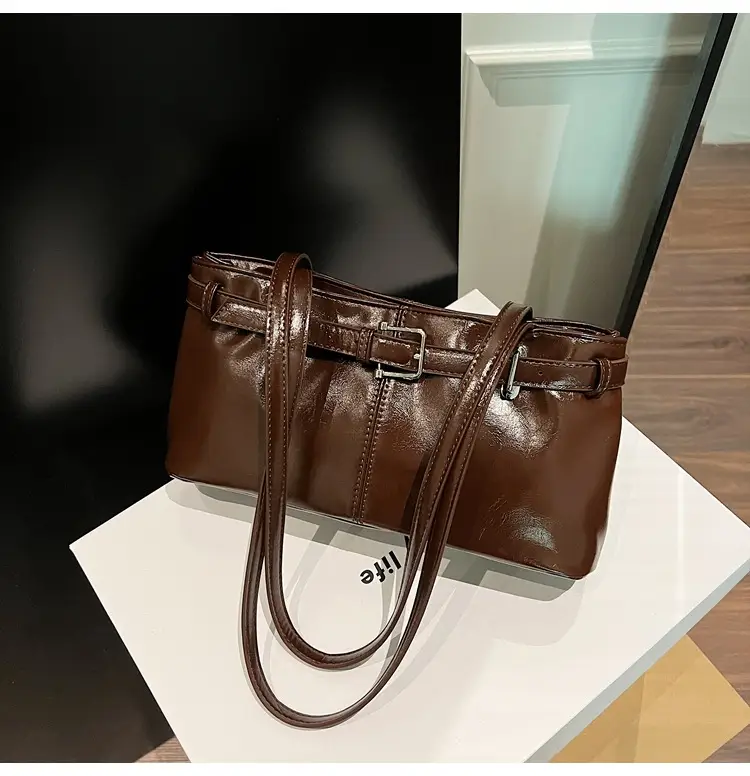 Women's Vintage Leather Shoulder Bag Large Capacity 2024 — feature 25