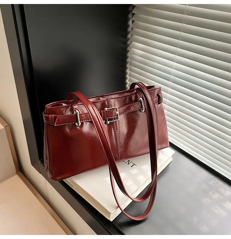 Women's Vintage Leather Shoulder Bag Large Capacity 2024 — feature 31