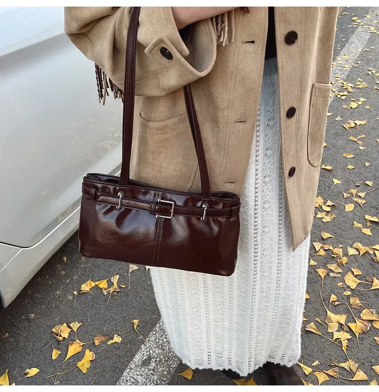 Women's Vintage Leather Shoulder Bag Large Capacity 2024 — feature 9