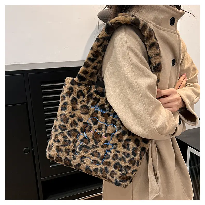 Japanese Bear Plush Shoulder Bag Large Capacity Autumn Winter — feature 13