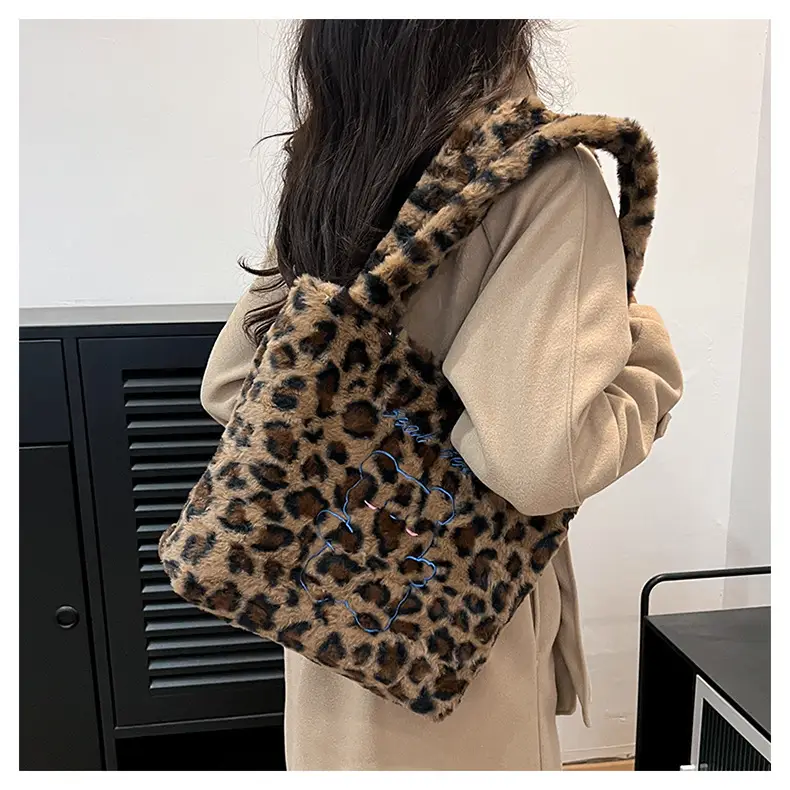 Japanese Bear Plush Shoulder Bag Large Capacity Autumn Winter — feature 14