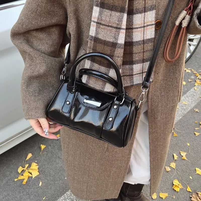 Black High-End Crossbody Handbag Boston Design - Image 5