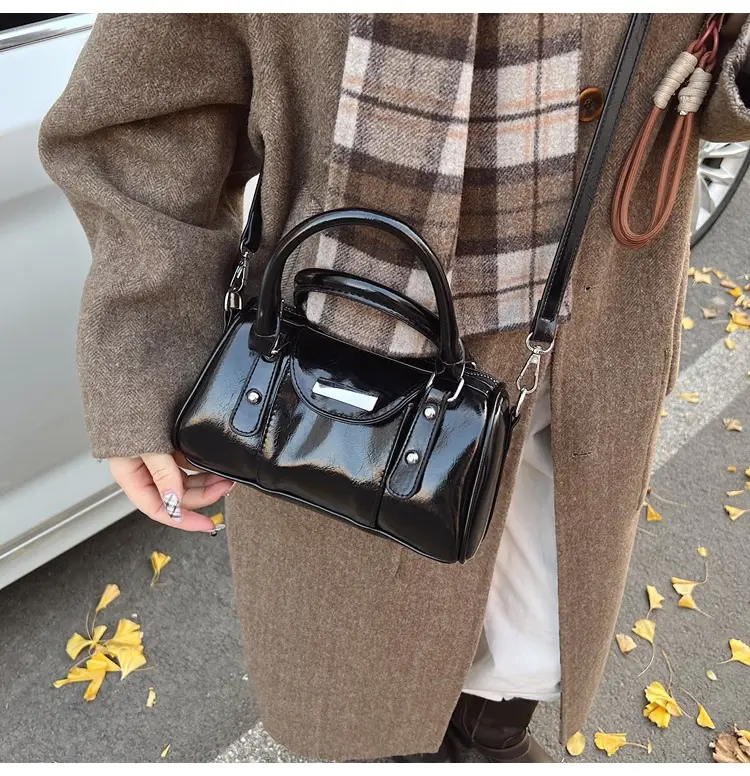 Black High-End Crossbody Handbag Boston Design — feature 13