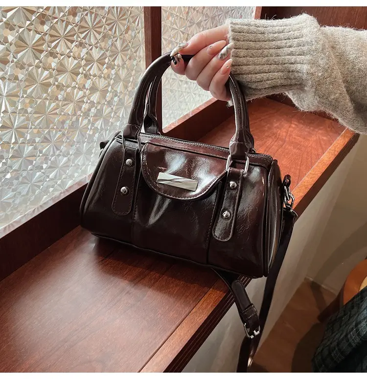Black High-End Crossbody Handbag Boston Design — feature 14