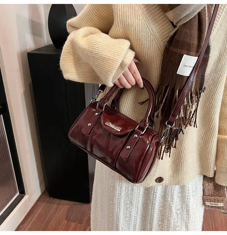 Black High-End Crossbody Handbag Boston Design — feature 15