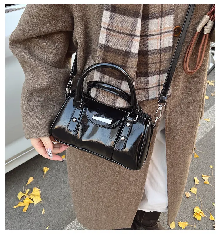 Black High-End Crossbody Handbag Boston Design — feature 5