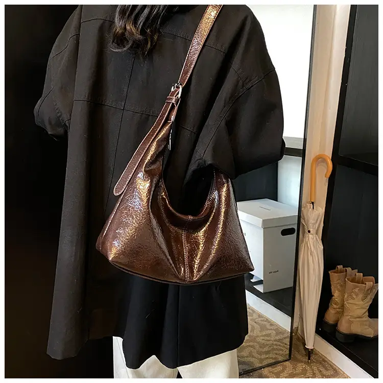 Winter Gold Metallic Shoulder Bag Large Capacity Fashionable — feature 20