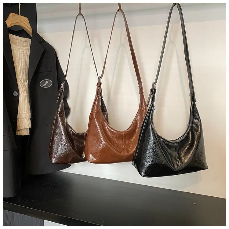 Winter Gold Metallic Shoulder Bag Large Capacity Fashionable — feature 3