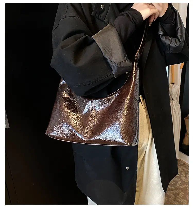 Winter Gold Metallic Shoulder Bag Large Capacity Fashionable — feature 4