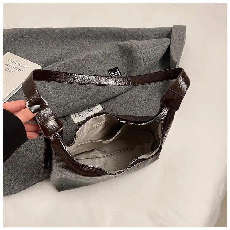 Winter Gold Metallic Shoulder Bag Large Capacity Fashionable — feature 40
