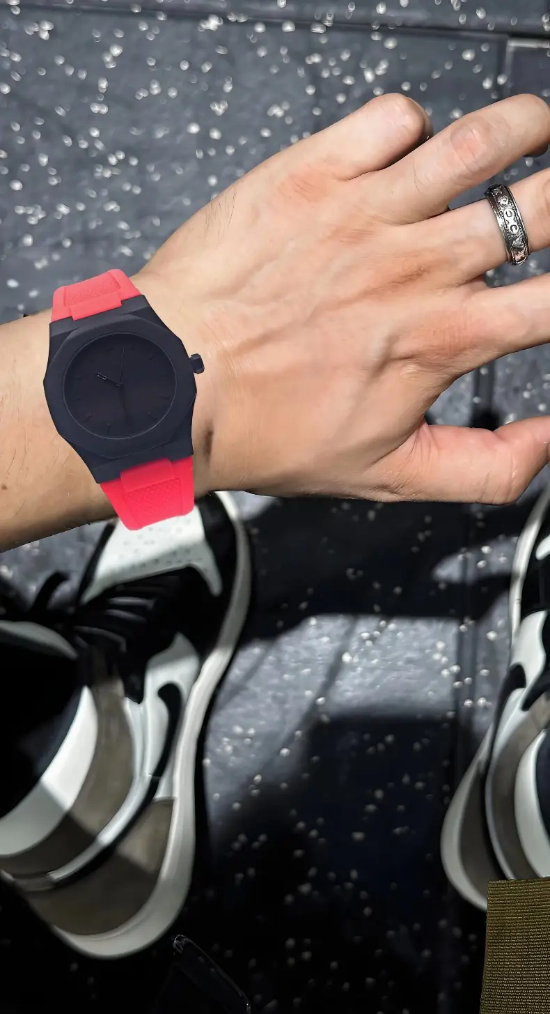 Men's Black Quartz Watch with Strap — feature 8