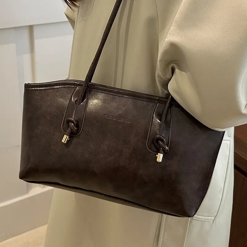Black Women's Large Capacity Shoulder Bag with Braided Chain
