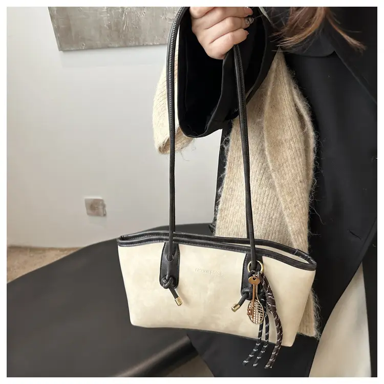 Black Women's Large Capacity Shoulder Bag with Braided Chain — feature 13