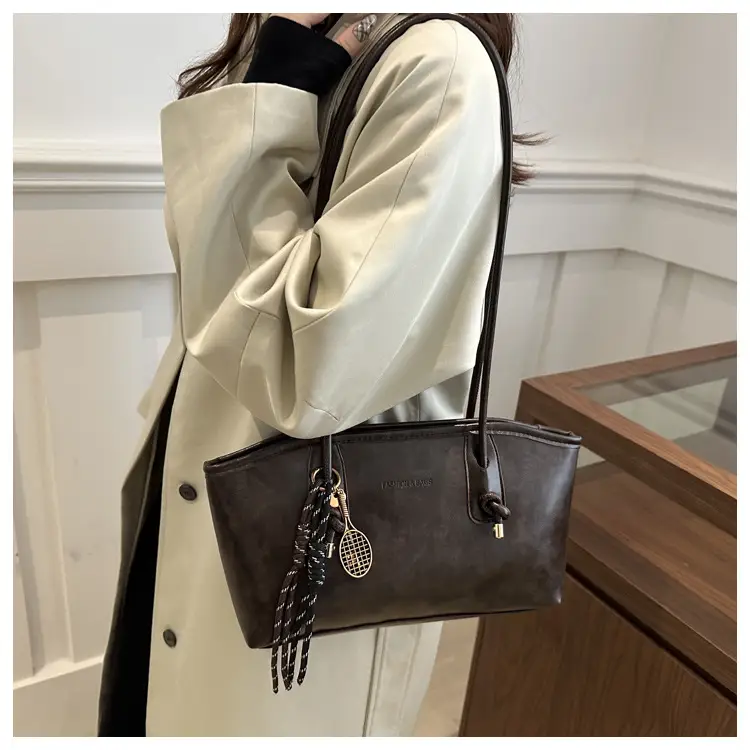 Black Women's Large Capacity Shoulder Bag with Braided Chain — feature 21