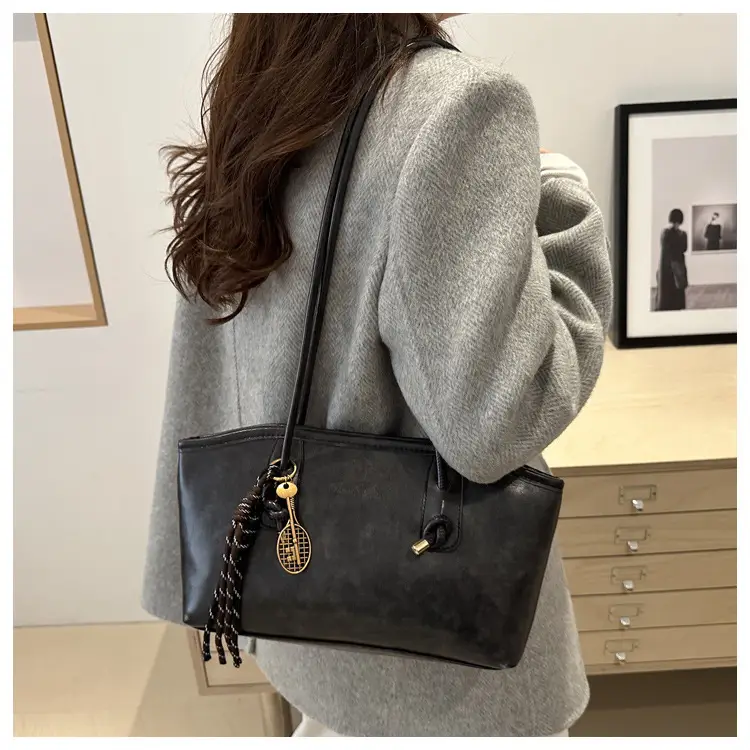 Black Women's Large Capacity Shoulder Bag with Braided Chain — feature 23