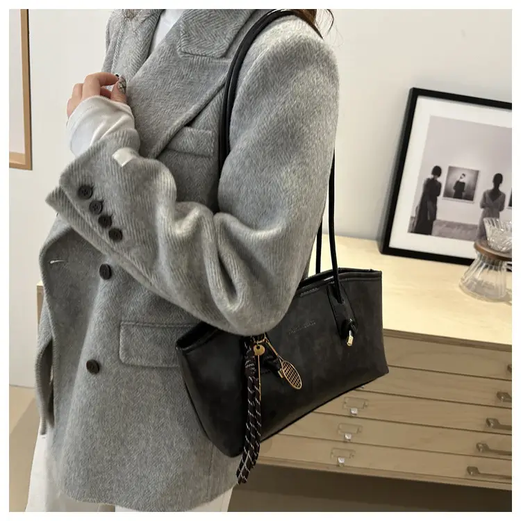 Black Women's Large Capacity Shoulder Bag with Braided Chain — feature 25
