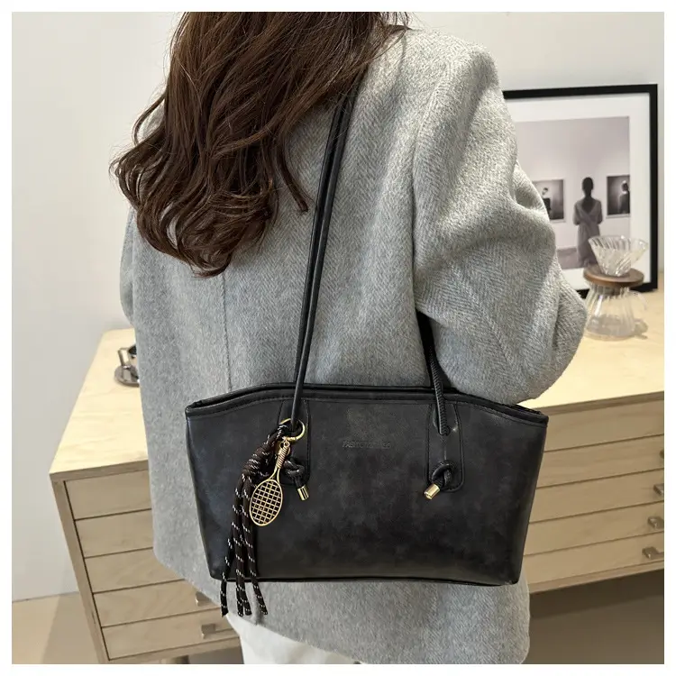 Black Women's Large Capacity Shoulder Bag with Braided Chain — feature 27