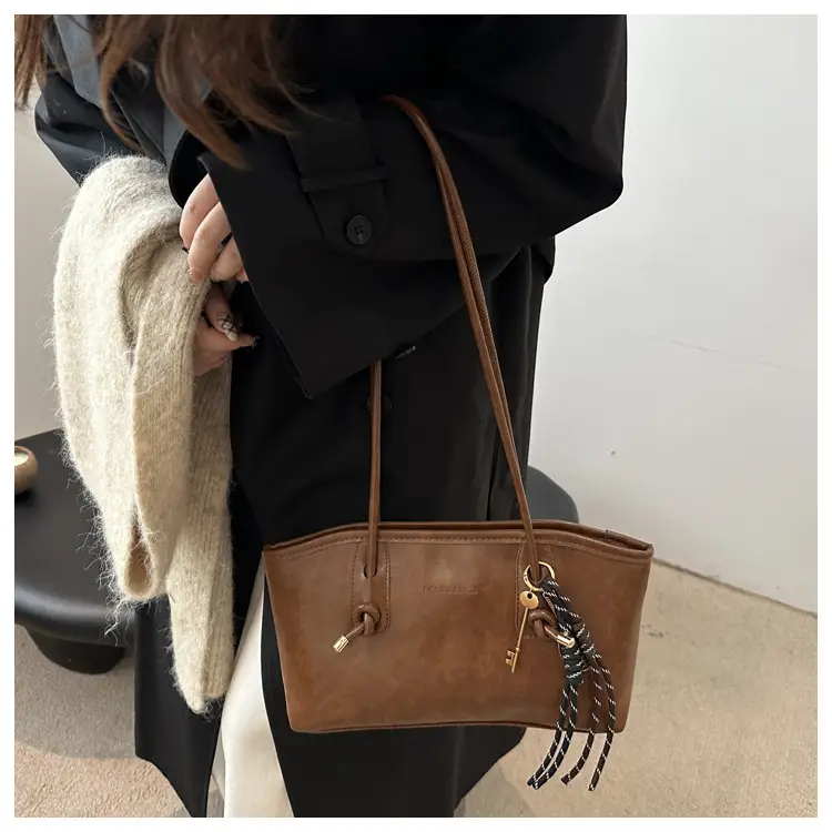 Black Women's Large Capacity Shoulder Bag with Braided Chain — feature 8