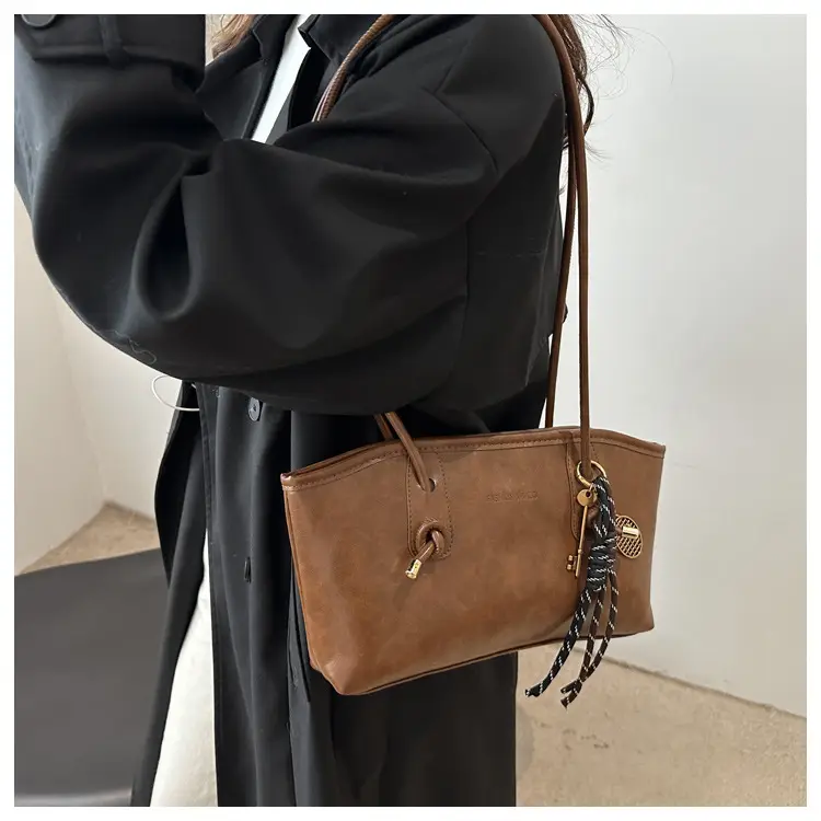 Black Women's Large Capacity Shoulder Bag with Braided Chain — feature 9