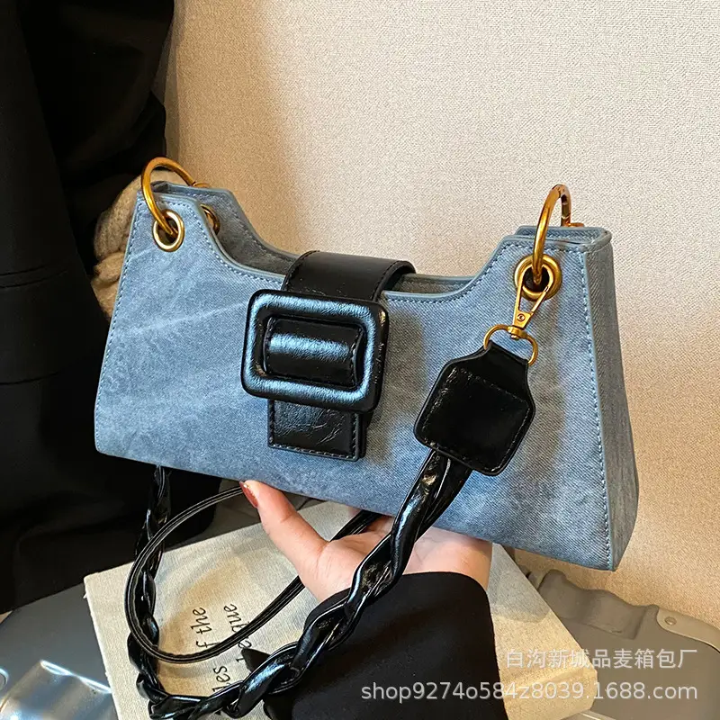 2026 Stylish Grey Crossbody Bag with Gold Hardware - Image 7