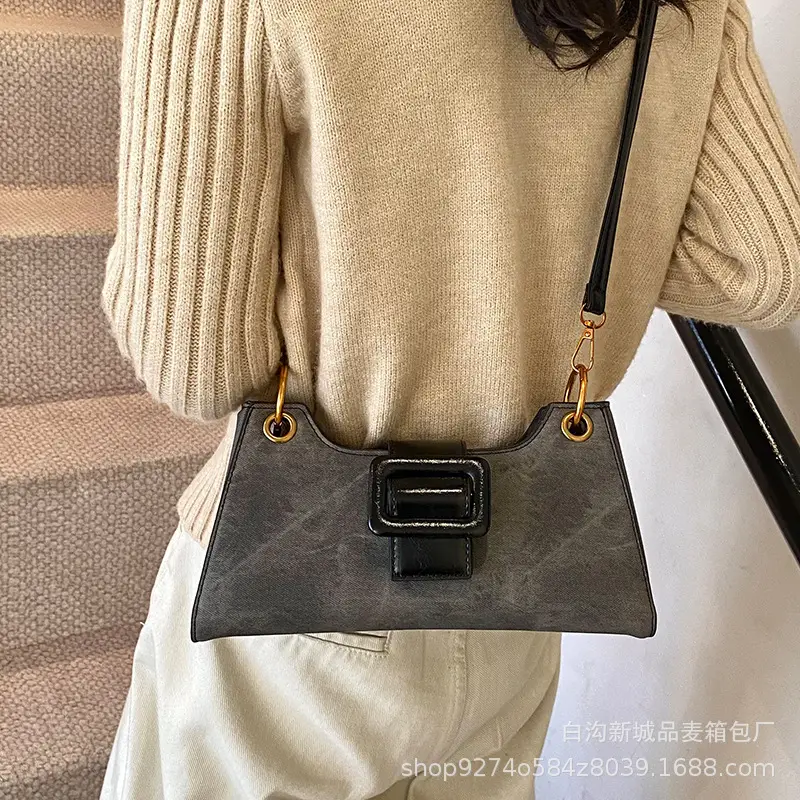 2026 Stylish Grey Crossbody Bag with Gold Hardware - Image 9
