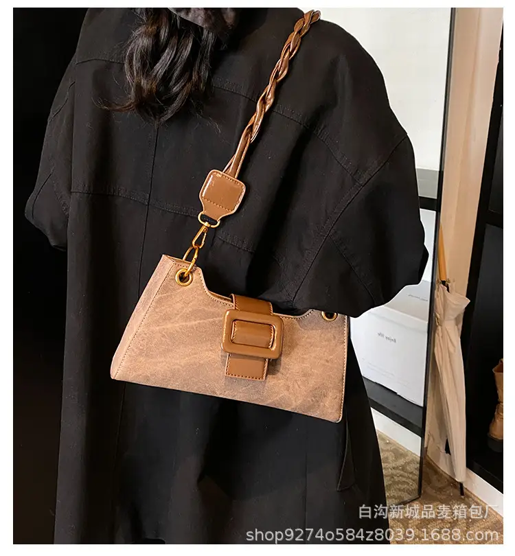 2026 Stylish Grey Crossbody Bag with Gold Hardware — feature 2