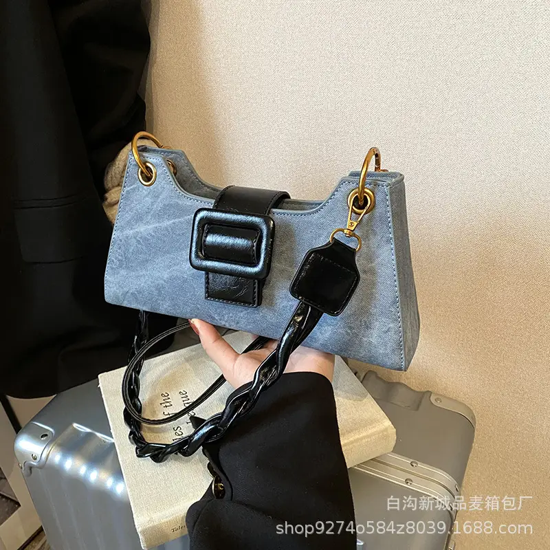 2026 Stylish Grey Crossbody Bag with Gold Hardware - Image 3
