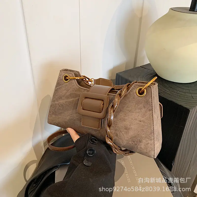 2026 Stylish Grey Crossbody Bag with Gold Hardware - Image 5