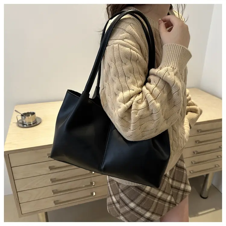 White Spliced Tote Bag Large Capacity Daily Commuter — feature 17