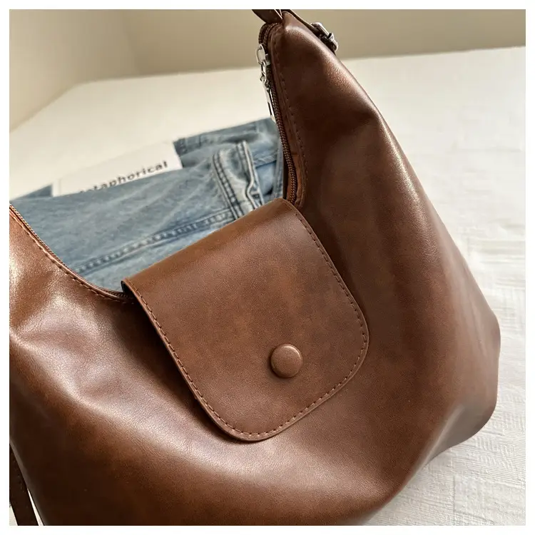 Women's Retro Shoulder Bag Large Capacity Autumn Winter New Korean Style — feature 11