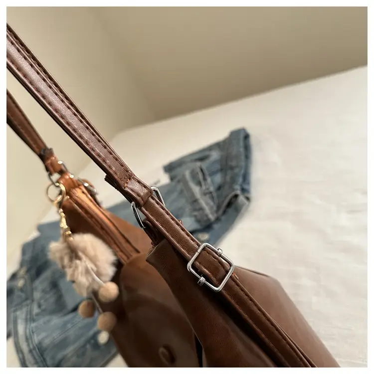 Women's Retro Shoulder Bag Large Capacity Autumn Winter New Korean Style — feature 12
