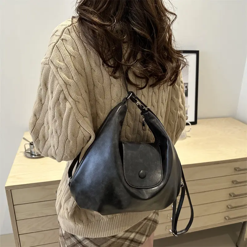 Women's Retro Shoulder Bag Large Capacity Autumn Winter New Korean Style — feature 31