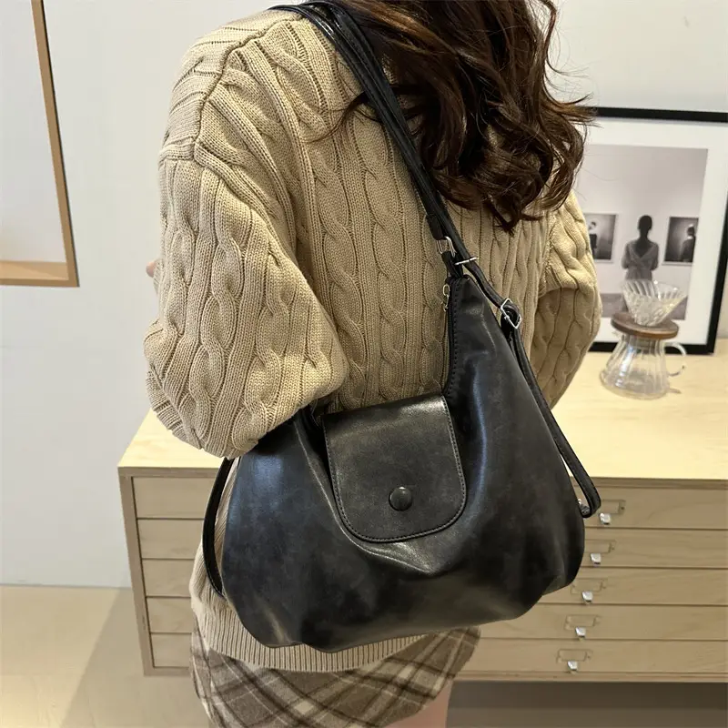 Women's Retro Shoulder Bag Large Capacity Autumn Winter New Korean Style — feature 33
