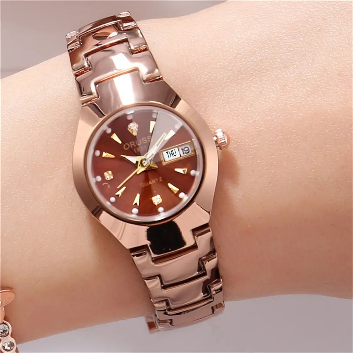 Rose Gold Women's Quartz Watch with Calendar — feature 7