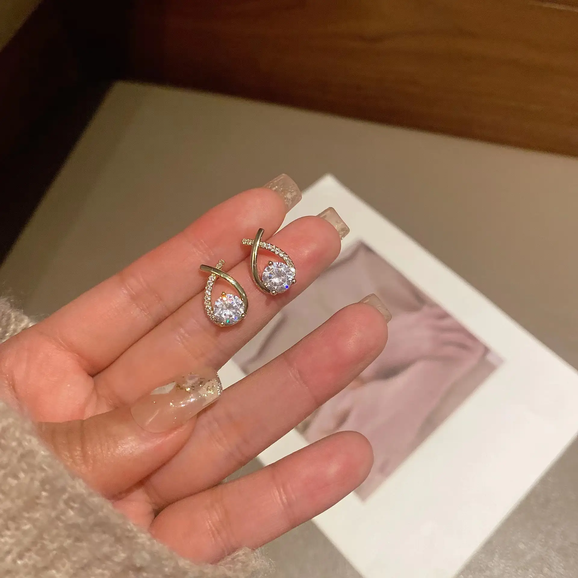 Classic Fashion Flash Diamond Geometric Earrings Niche Design