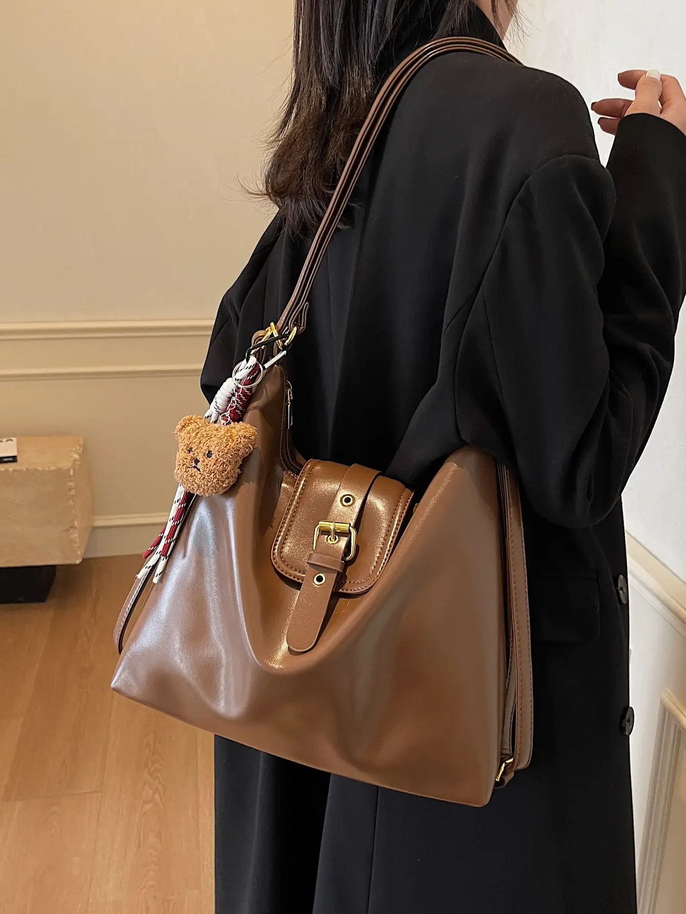 Black Leather Shoulder Bag for Women Large Capacity Vintage Style - Image 5