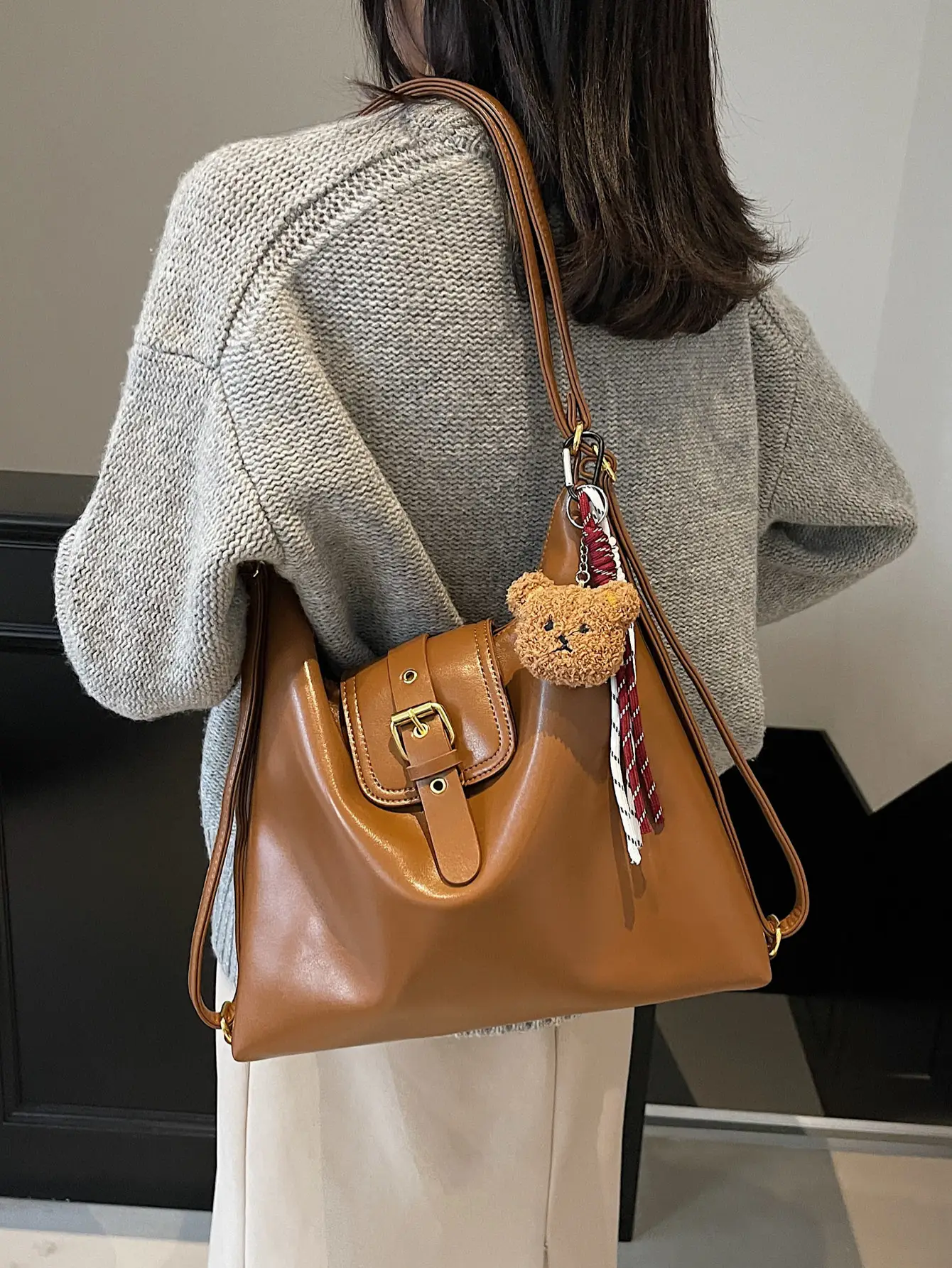 Black Leather Shoulder Bag for Women Large Capacity Vintage Style - Image 6