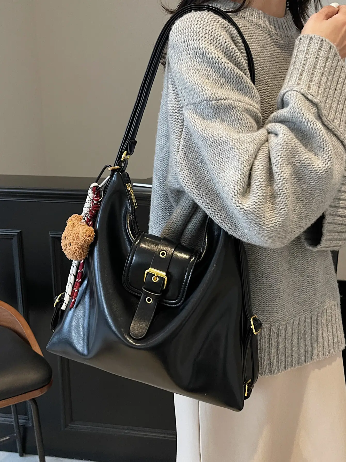 Black Leather Shoulder Bag for Women Large Capacity Vintage Style - Image 7