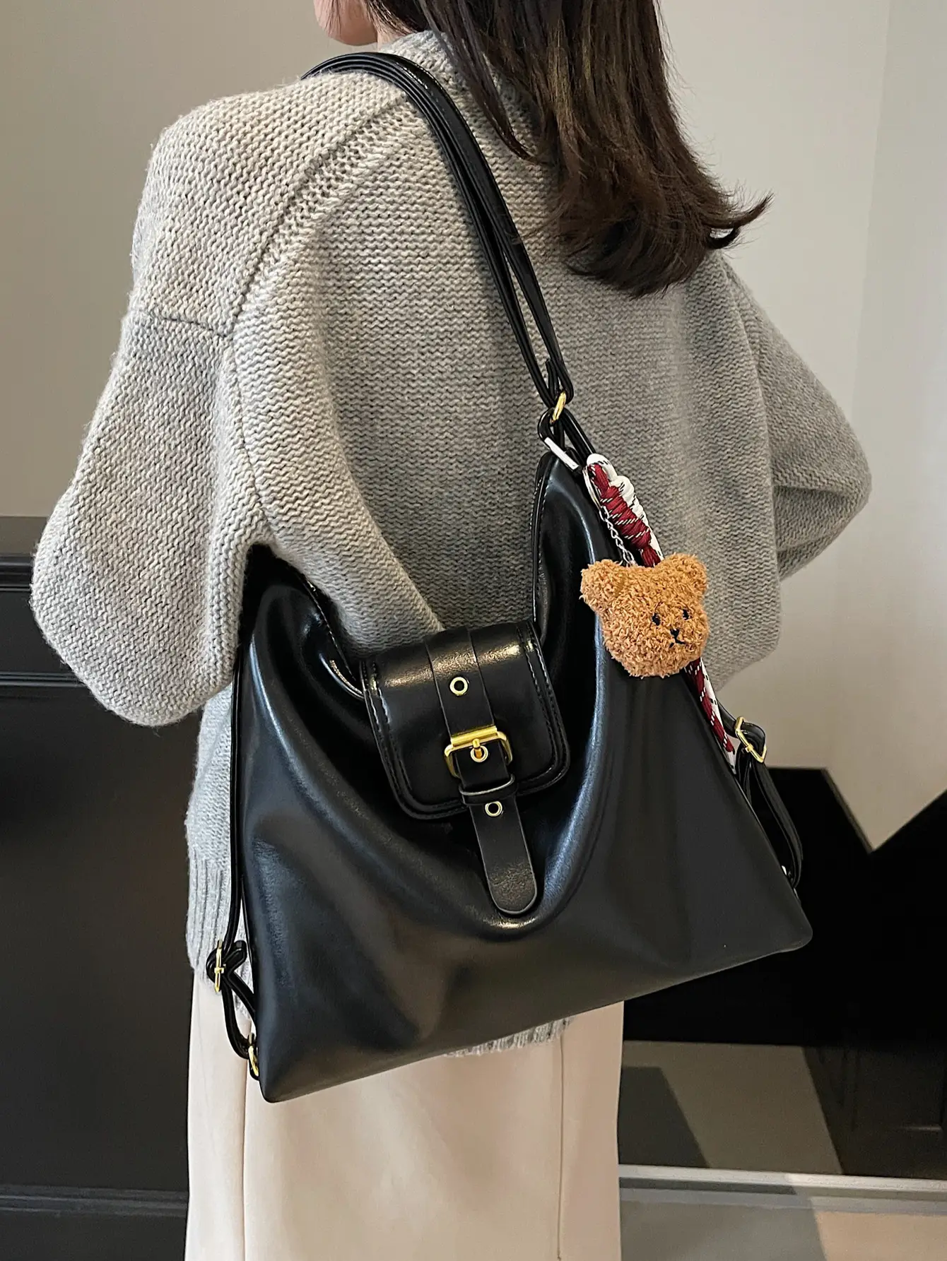 Black Leather Shoulder Bag for Women Large Capacity Vintage Style - Image 9