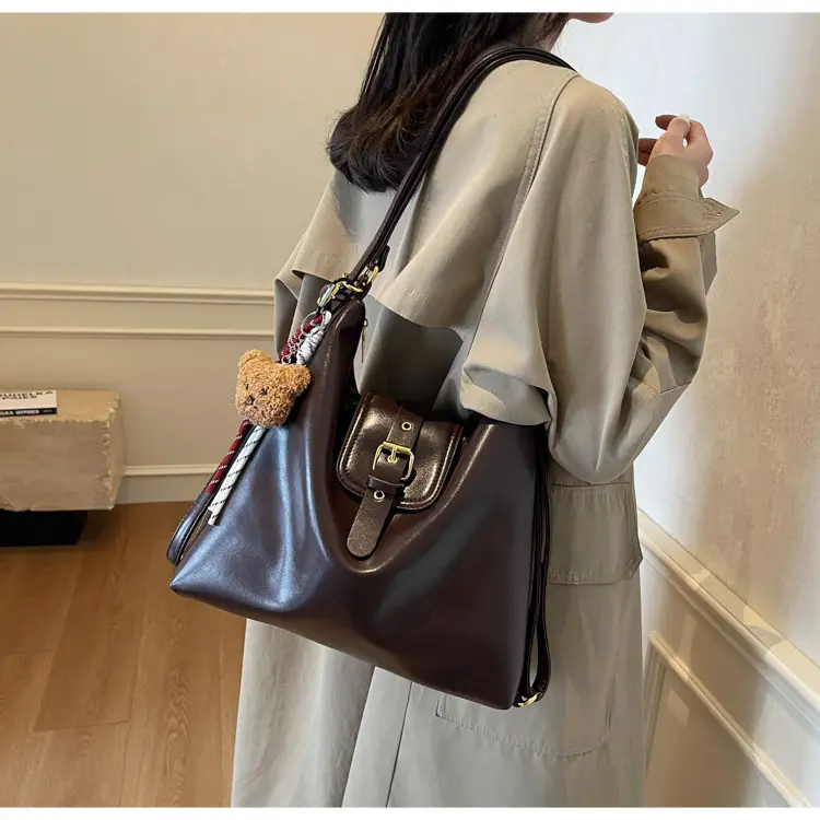 Black Leather Shoulder Bag for Women Large Capacity Vintage Style — feature 20