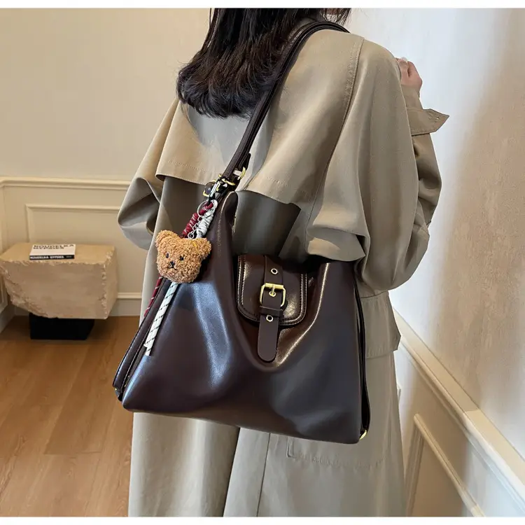 Black Leather Shoulder Bag for Women Large Capacity Vintage Style — feature 23