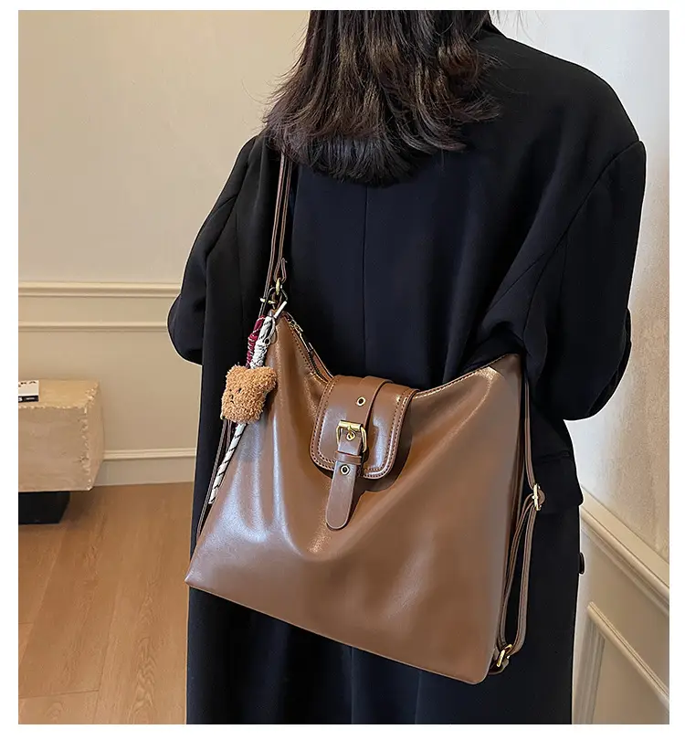 Black Leather Shoulder Bag for Women Large Capacity Vintage Style — feature 3