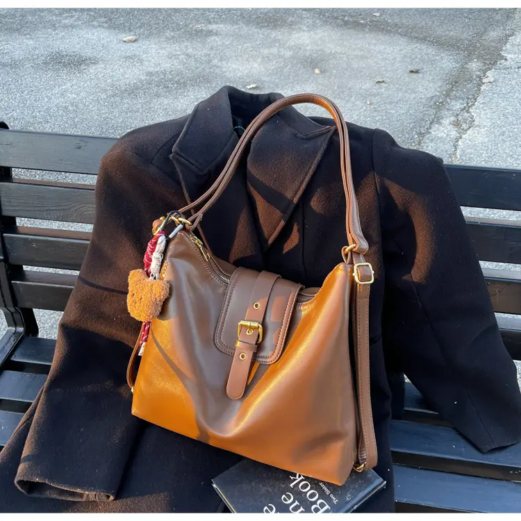 Black Leather Shoulder Bag for Women Large Capacity Vintage Style — feature 34