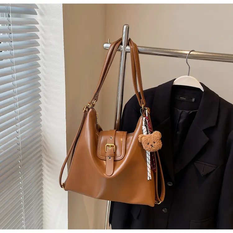 Black Leather Shoulder Bag for Women Large Capacity Vintage Style — feature 35