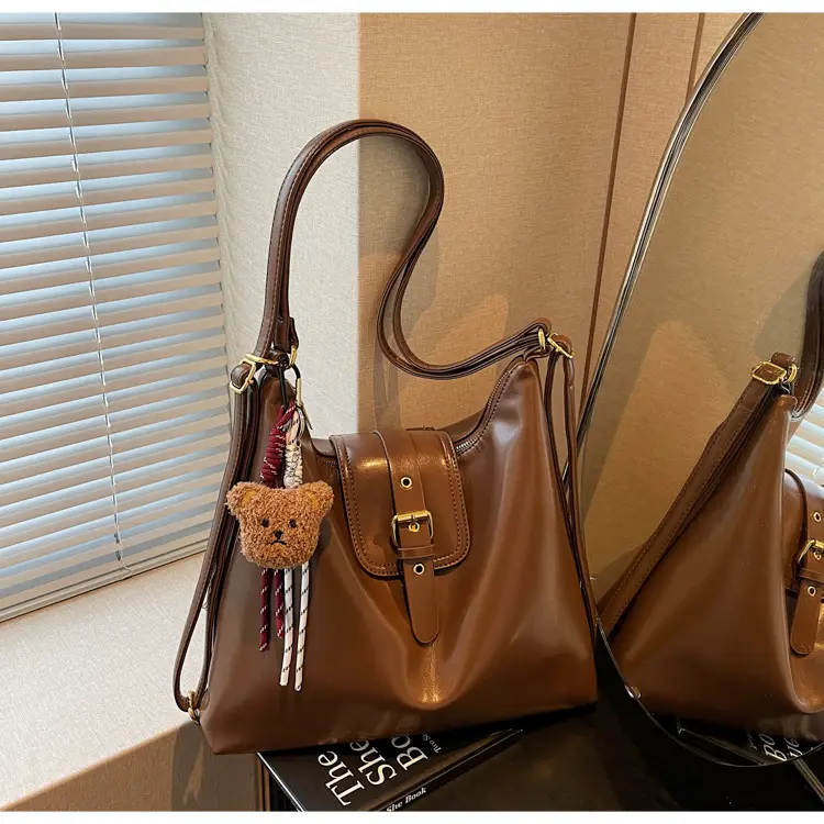 Black Leather Shoulder Bag for Women Large Capacity Vintage Style — feature 36