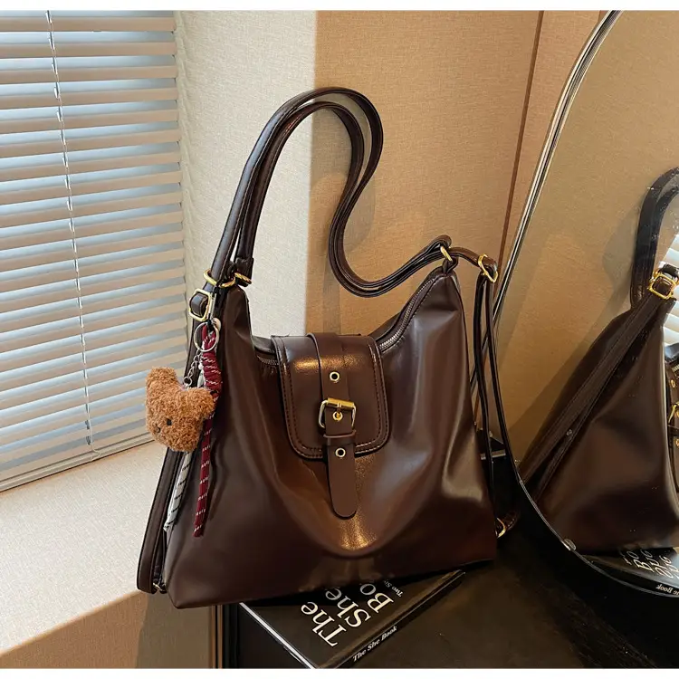 Black Leather Shoulder Bag for Women Large Capacity Vintage Style — feature 37