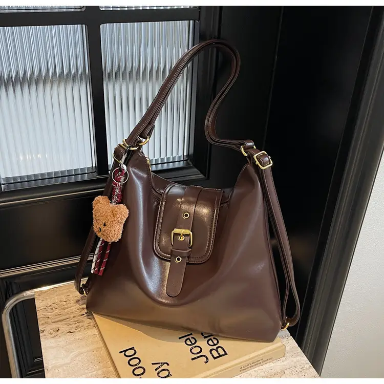 Black Leather Shoulder Bag for Women Large Capacity Vintage Style — feature 39