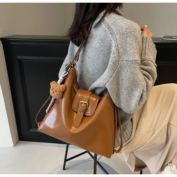 Black Leather Shoulder Bag for Women Large Capacity Vintage Style — feature 42